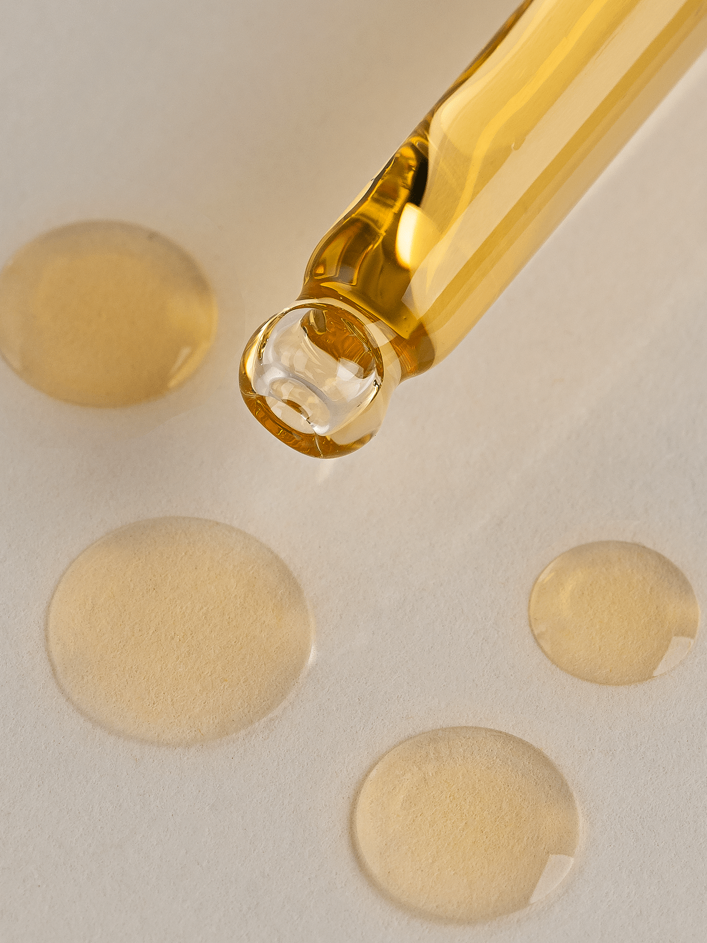 Droplets of vitamin c brightening berry facial oil